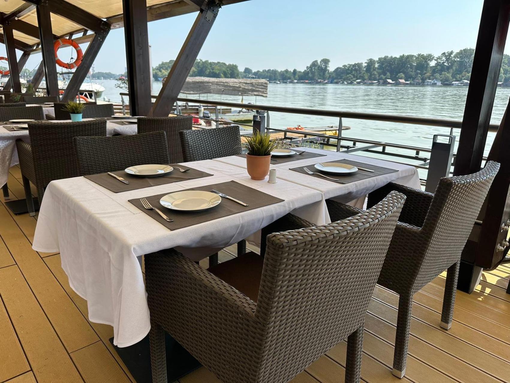 Kame Hotel Belgrade,贝尔格莱德凯美酒店 Ledine エクステリア 写真